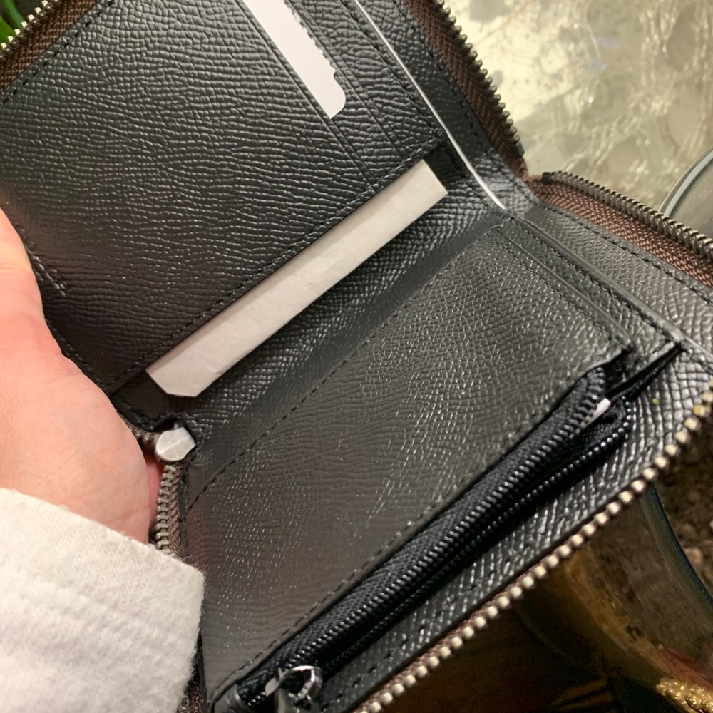 Authentic COACH Metallic leather zip around wallet - Picture 4 of 10